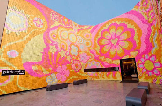 35萬張便利貼使牆上閃亮亮。◕‿◕。 35萬張便利貼使牆上閃亮亮。◕‿◕。