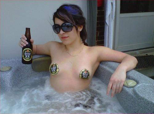 造型胸貼 有時遮掩激凸是為了追求藝術美感