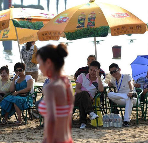 富豪相親會 高品質坐著爽爽看妹... 富豪相親會 高品質坐著爽爽看妹...