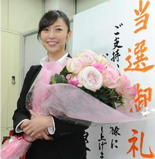 伊藤良夏 美女模特兒從政+1 伊藤良夏 美女模特兒從政+1