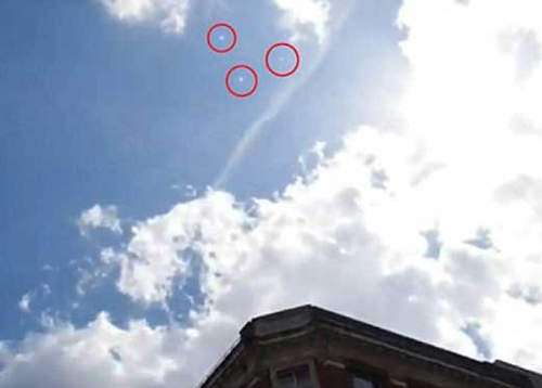 愛現飛碟!白天被拍到的清楚UFO影片 愛現飛碟!白天被拍到的清楚UFO影片