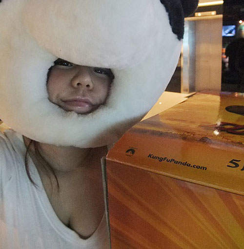 正妹揪網友穿熊貓裝看片 段逸如:這丟係氣魄~