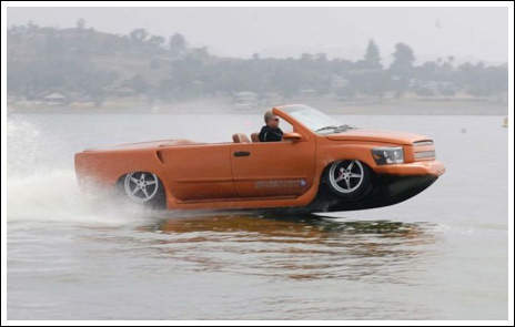 摩托車不夠看 水上汽車才帥! 摩托車不夠看 水上汽車才帥!