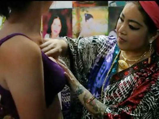 《拍打奶》泰國人氣大流行!只靠拍打就可以變大奶.... 《拍打奶》泰國人氣大流行!只靠拍打就可以變大奶....