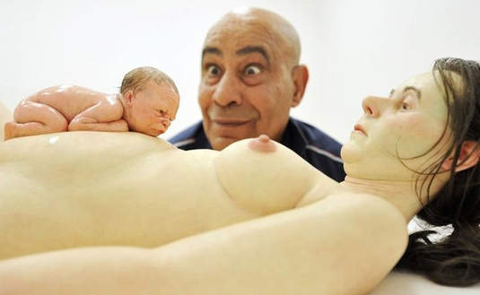 真人假人傻傻分不清楚! Ron Mueck 超現實人體雕塑 真人假人傻傻分不清楚! Ron Mueck 超現實人體雕塑