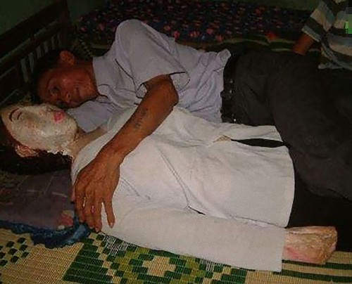 愛過頭！和妻子屍體生活了7年的越南癡情男