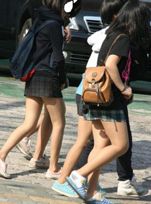 韓國校服:是個性感迷你裙 韓國校服:是個性感迷你裙