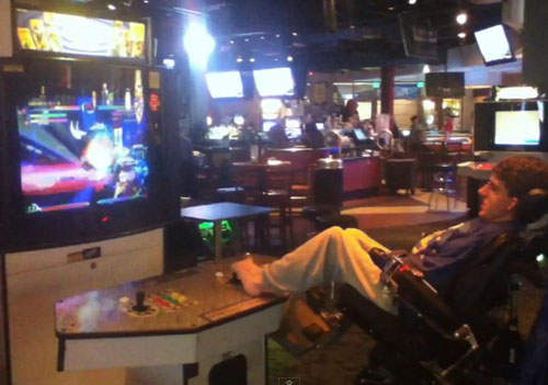 大腳玩遍街機 看我用腳使出齁溜肯! 大腳玩遍街機 看我用腳使出齁溜肯!