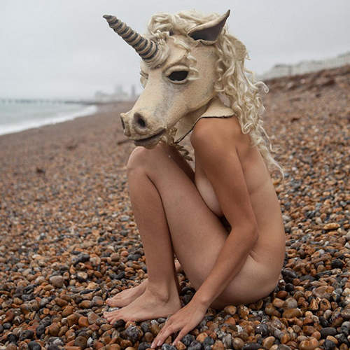 充滿魔性的性感美學《Naked Girls with Masks》 充滿魔性的性感美學《Naked Girls with Masks》