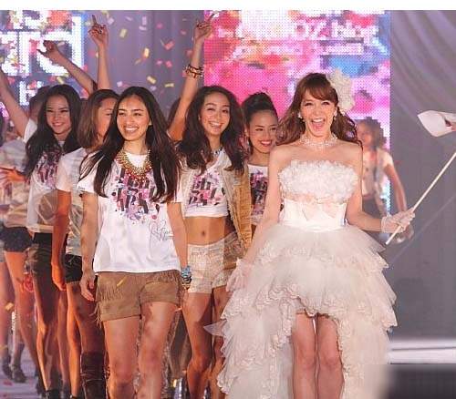 LENA女神婚紗走秀看得好想把她帶回家 LENA女神婚紗走秀看得好想把她帶回家