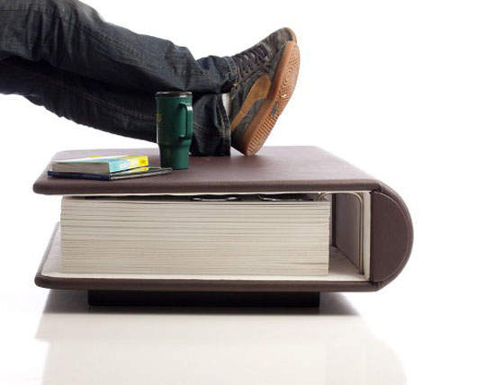 巨人大書桌 翻開還可以藏東西唷 巨人大書桌 翻開還可以藏東西唷