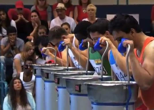 世界真奇妙!用鼻子噴水比賽?! 世界真奇妙!用鼻子噴水比賽?!