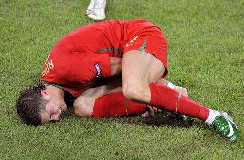 要是足球場頒獎 誰才是假摔影帝? 要是足球場頒獎 誰才是假摔影帝?