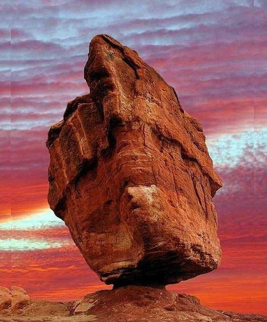 天然造成：超有平衡感的石頭~~~