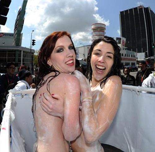 世界水資源日 大家一起當街洗香香