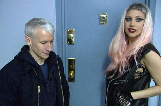 想住在女神卡卡家裡嗎？月租只要5萬NT喔～