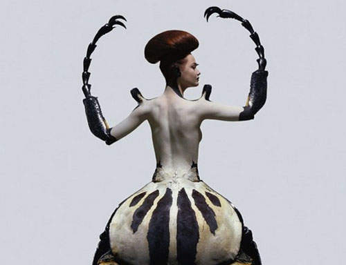 真人版《蛇蠍美人》~真的有一整排的腳喔！