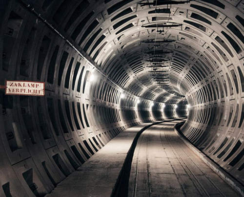 比利時廢棄隧道　看不到盡頭的孤獨恐怖席捲而來(抖)