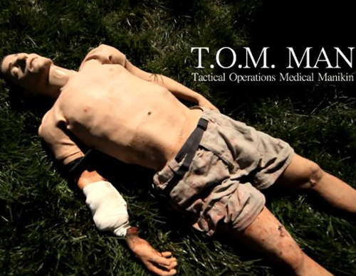 噴血的湯姆 史上最逼真的戰傷訓練模擬假人 噴血的湯姆 史上最逼真的戰傷訓練模擬假人