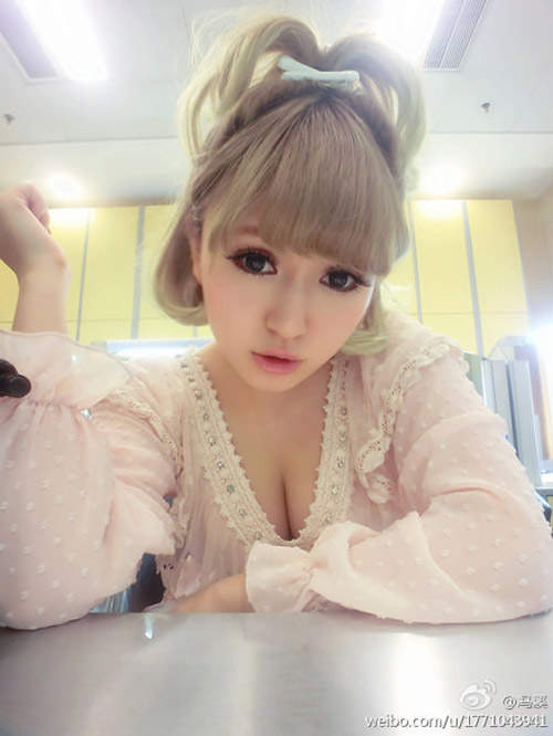 馮溪 童顏加上75大E乳量的可愛櫻桃妹 馮溪 童顏加上75大E乳量的可愛櫻桃妹