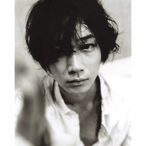 《綾野剛》2012年最值得注目的鹽臉就這張了啦♥ 《綾野剛》2012年最值得注目的鹽臉就這張了啦♥