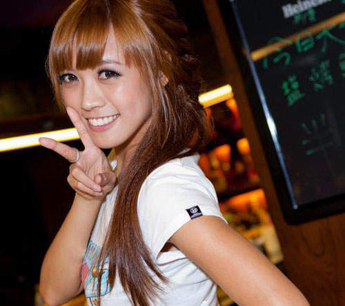 虫虫(高銘晨) 有小大元之稱的展場模特兒 虫虫(高銘晨) 有小大元之稱的展場模特兒