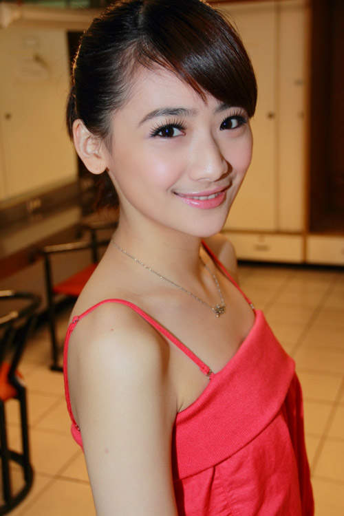 國光小甜心 Lynn 短髮好俏麗的助理主持妹