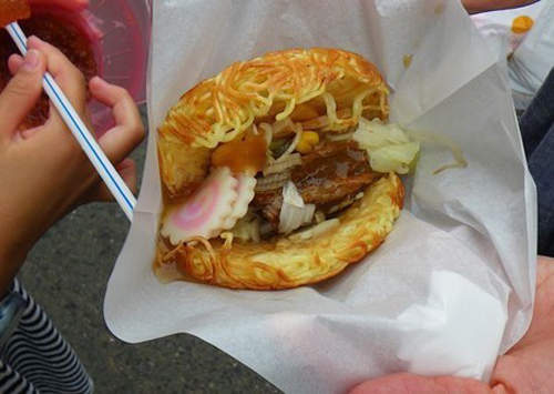 《拉麵漢堡》日本喜多方人氣B級美食！（餓…）