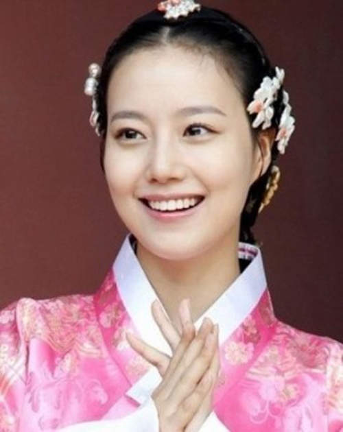 卡友們心中最適合韓服的韓國女演員是？