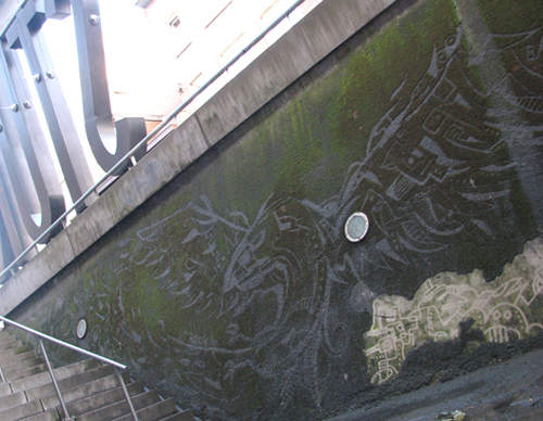 《苔癬塗鴉》牆上的苔癬變身顏料!洗牆也可以這麼藝術! 《苔癬塗鴉》牆上的苔癬變身顏料!洗牆也可以這麼藝術!