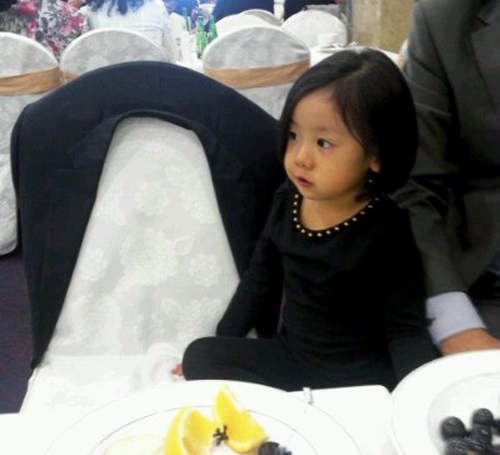 馬麻來炫耀一下四歲小女兒 可愛嗎~❤ 馬麻來炫耀一下四歲小女兒 可愛嗎~❤
