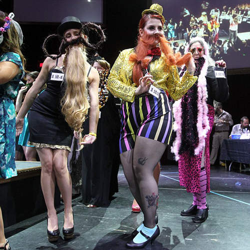 你還以為~只有男人才能參加鬍子造型大賽嗎? 你還以為~只有男人才能參加鬍子造型大賽嗎?