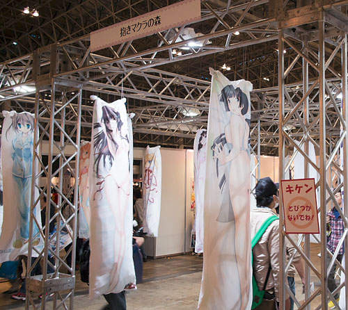 電撃20年祭 會場中的抱枕森林散發出萌萌芬多精 電撃20年祭 會場中的抱枕森林散發出萌萌芬多精