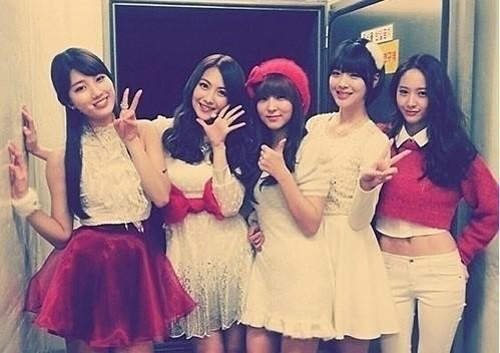 《青春18歲》的韓星美眉　耶誕表演也好可愛～