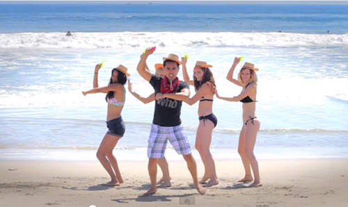 國外的超有才的音樂人Jervy Hou，槍男style～