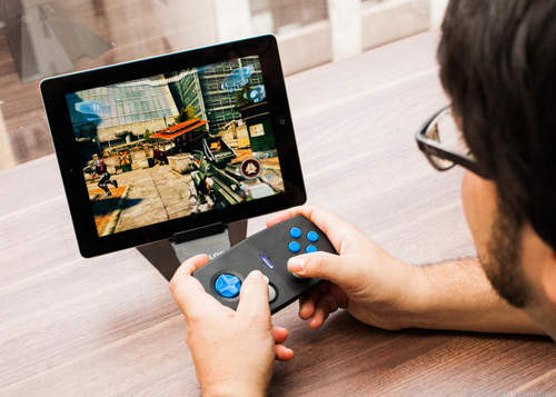 iPad專用搖控器Duo Gamer 拿來玩iOS遊戲爽度更是高吶~ iPad專用搖控器Duo Gamer 拿來玩iOS遊戲爽度更是高吶~