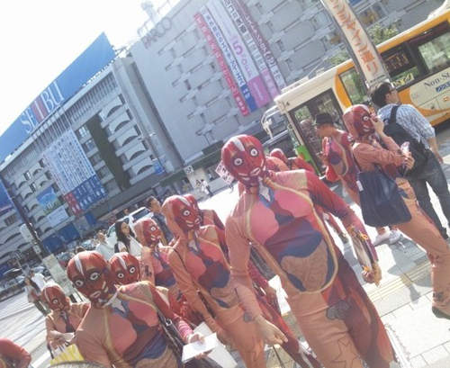 人體模型大量出現東京街頭！你你你...你們學貞子（指）wwww