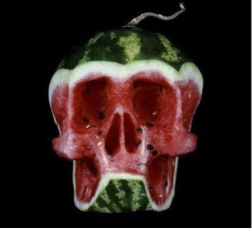 看了就害怕的《骷顱蔬果》你咬得下去嗎? 看了就害怕的《骷顱蔬果》你咬得下去嗎?