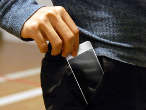 《Fujitsu Brick》超具科幻感的「透明」手機  如果能實現就好啦！