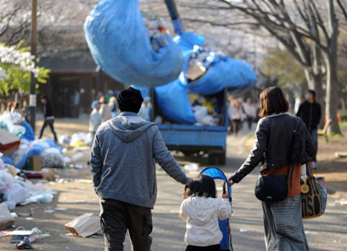 花季過後的《恐怖垃圾山》~不要讓櫻花笑我們髒亂! 花季過後的《恐怖垃圾山》~不要讓櫻花笑我們髒亂!