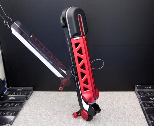 「gp1」輕鬆拉著走的可摺疊式的輕巧電動車