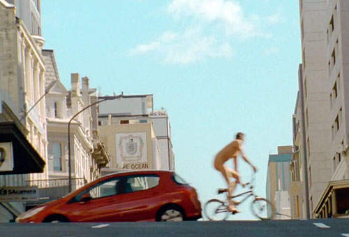 裸男廣告好吸睛!PEUGEOT 208要在日內瓦車展亮相了♥ 裸男廣告好吸睛!PEUGEOT 208要在日內瓦車展亮相了♥