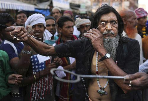 【小心慎入】讓人覺得超痛的傳統宗教儀式