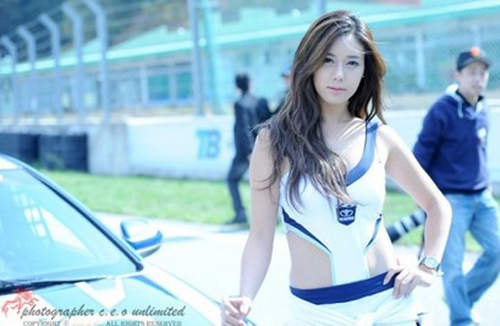 車展美女《金荷律》 聲音低低而不是嬌滴滴... 車展美女《金荷律》 聲音低低而不是嬌滴滴...