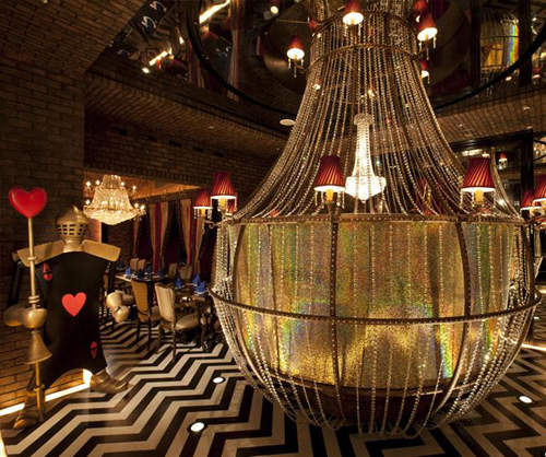 華麗古城風格的《愛麗絲夢遊仙境》主題餐廳