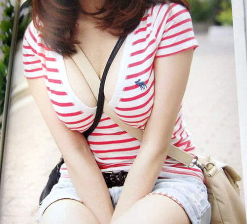 《斜背乳女子》U / U叫人妄想無限大～♥