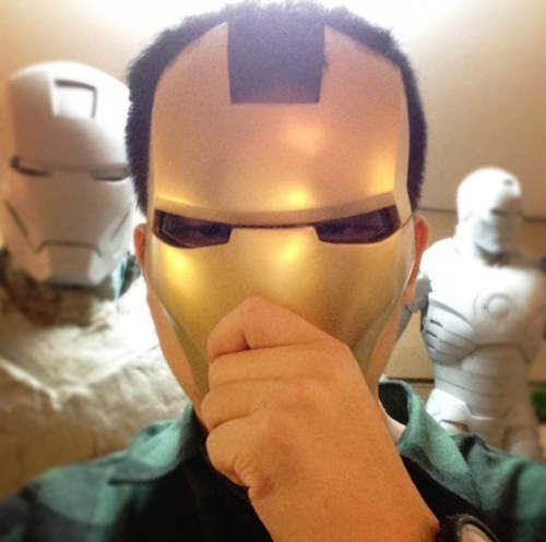 大陸版東尼史塔克 康康康濕傅純自製鋼鐵人頭盔