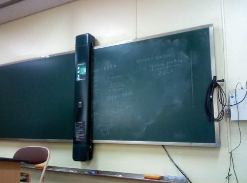 有了《自動擦黑板機》 值日生bye-bye~