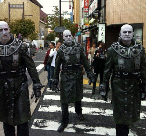 《惡靈古堡:詛咒》暴君三人組現身日本街頭?! 《惡靈古堡:詛咒》暴君三人組現身日本街頭?!