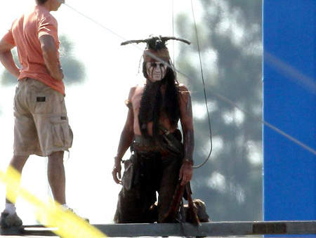 《獨行俠》片場探班 強尼戴普這回要賣肉了嗎～